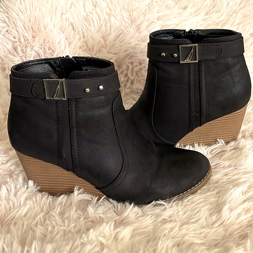 Nautica • glady wedge black & brown heeled booties